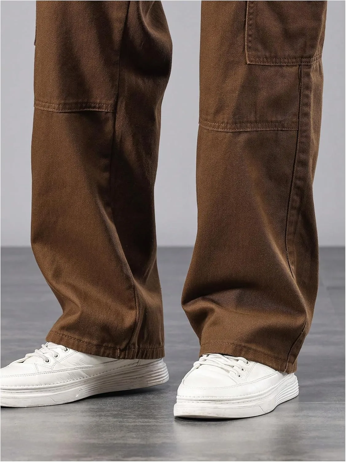 Verdusa Men's Flap Pocket Zipper Fly Wide Leg Casual Denim Cargo Pants Jeans