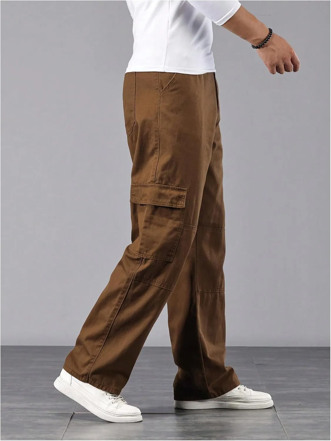 Verdusa Men's Flap Pocket Zipper Fly Wide Leg Casual Denim Cargo Pants Jeans